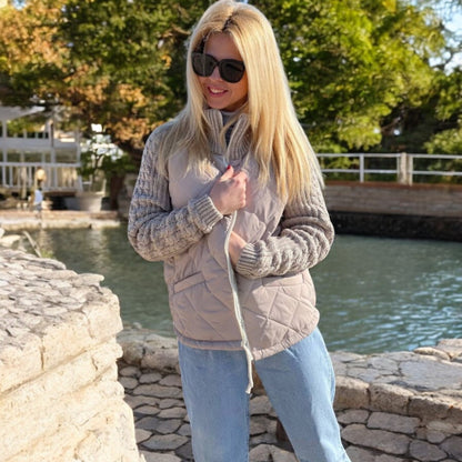 Pilla | Pikowana Kurtka z Dzianinowymi Rękawami i Wysokim Kołnierzem