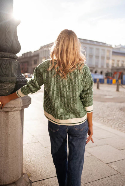 Emilia - Zielony sweter z dekoltem w serek